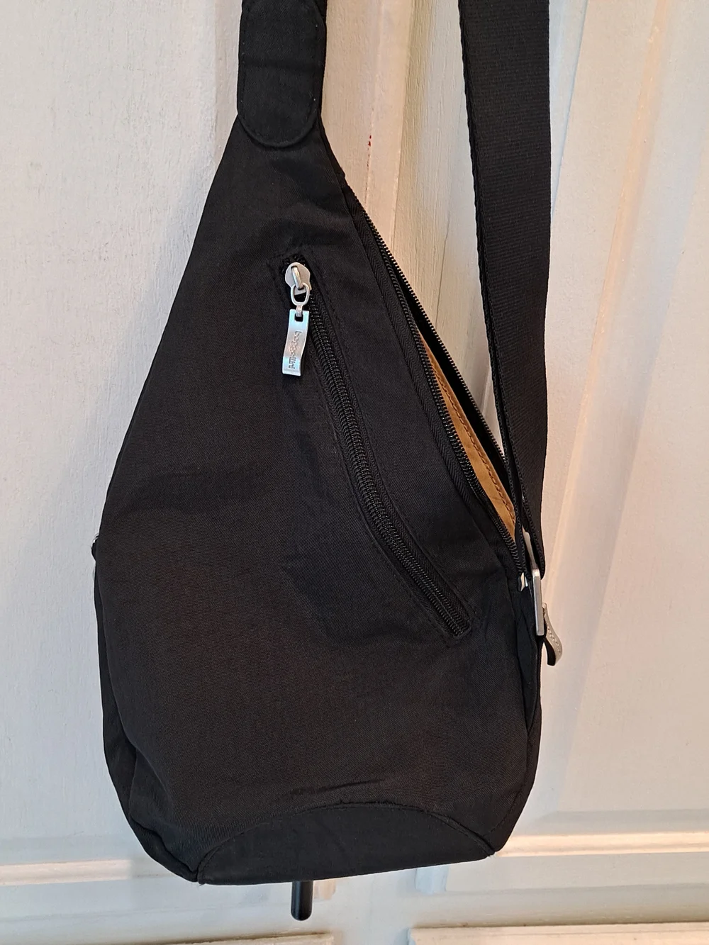 Baggallini Black Mini Crossbody Sling Lightweight Nylon Secure Travel Compact